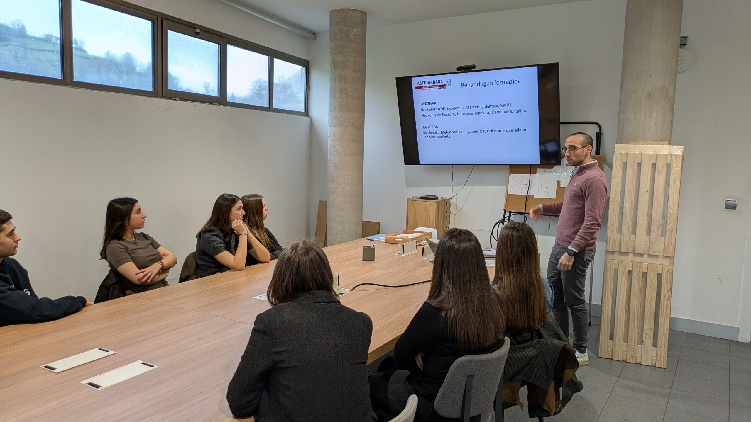 Astigarraga Kit Line acerca el mundo empresarial a estudiantes de Azpeitia